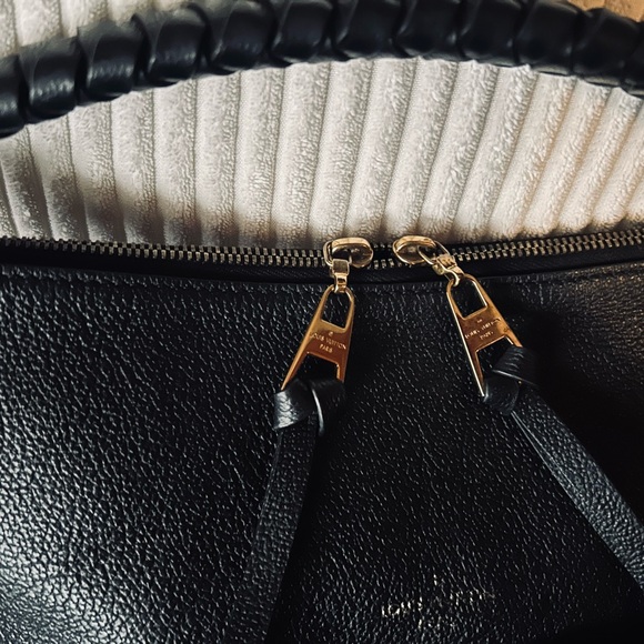 Louis Vuitton Mélie Hobo MM Black Monogram Empreinte Leather Bag - Picture 3 of 9